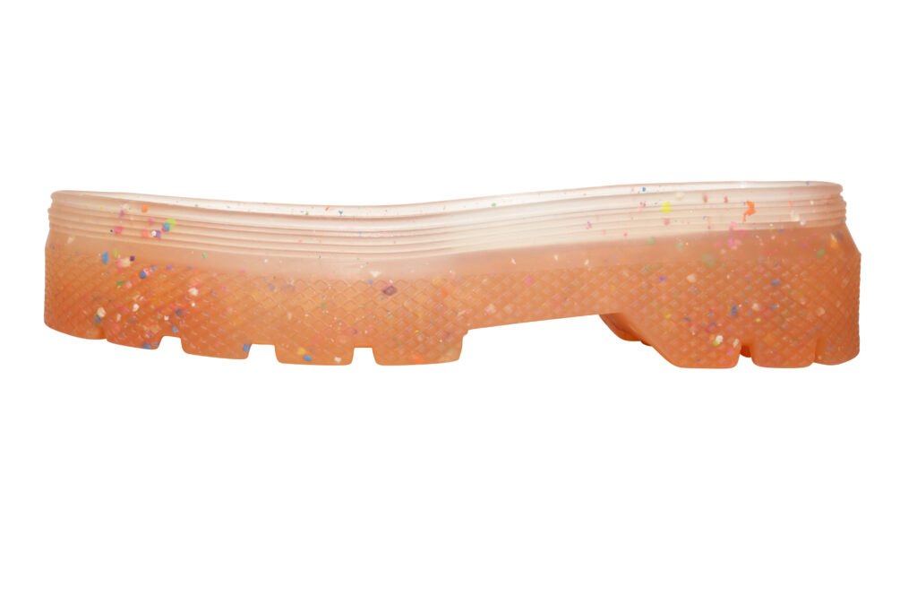 ISI SOLES, the company extending eco-friendliness throughout the value chain.