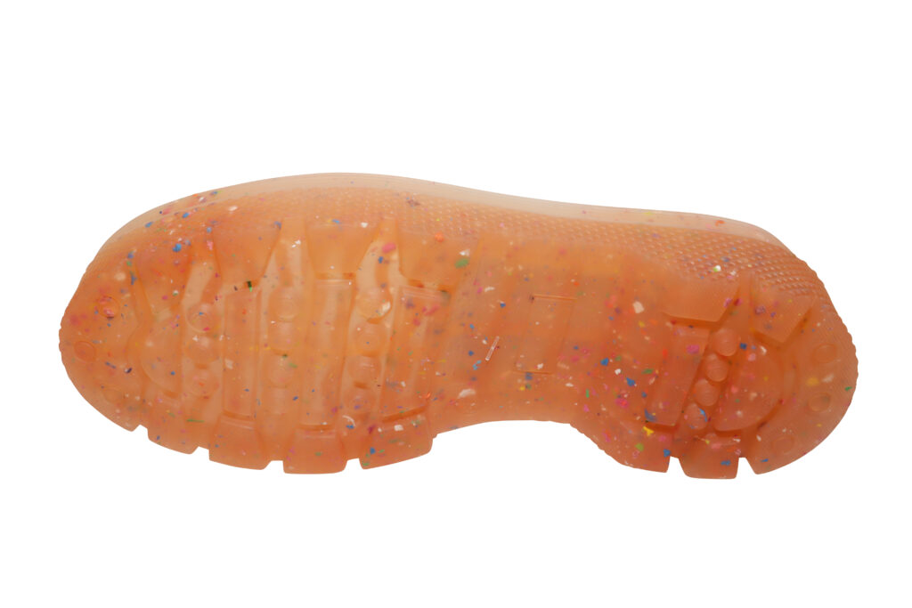 ISI SOLES, the company extending eco-friendliness throughout the value chain.