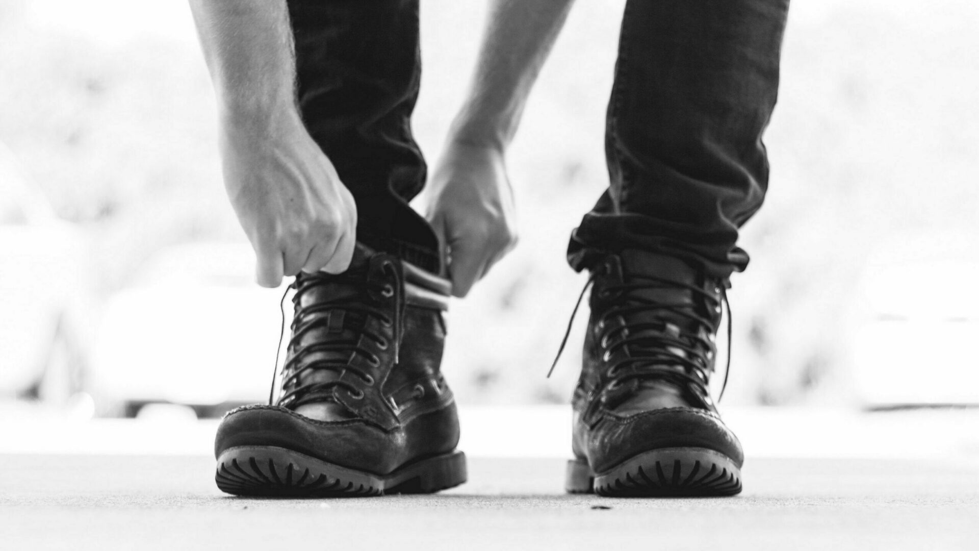 How to move around the stage: the best footwear for concert workers