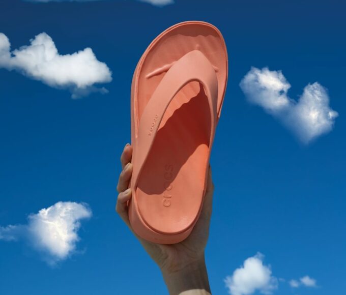 Crocs: the evolution of the brand and its cultural impact through collaborations