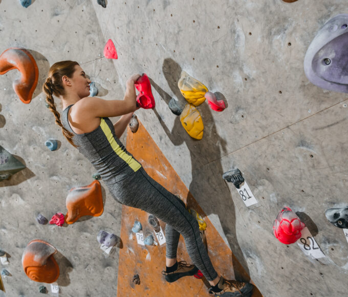 Choosing the best sport climbing shoes: from the gym to the crag
